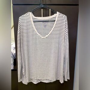 American Eagle Long Sleep Tshirt